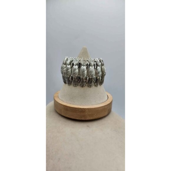 Silvertone Pineapple Link Bracelet- Sarah  Coventry - Picture 1 of 3
